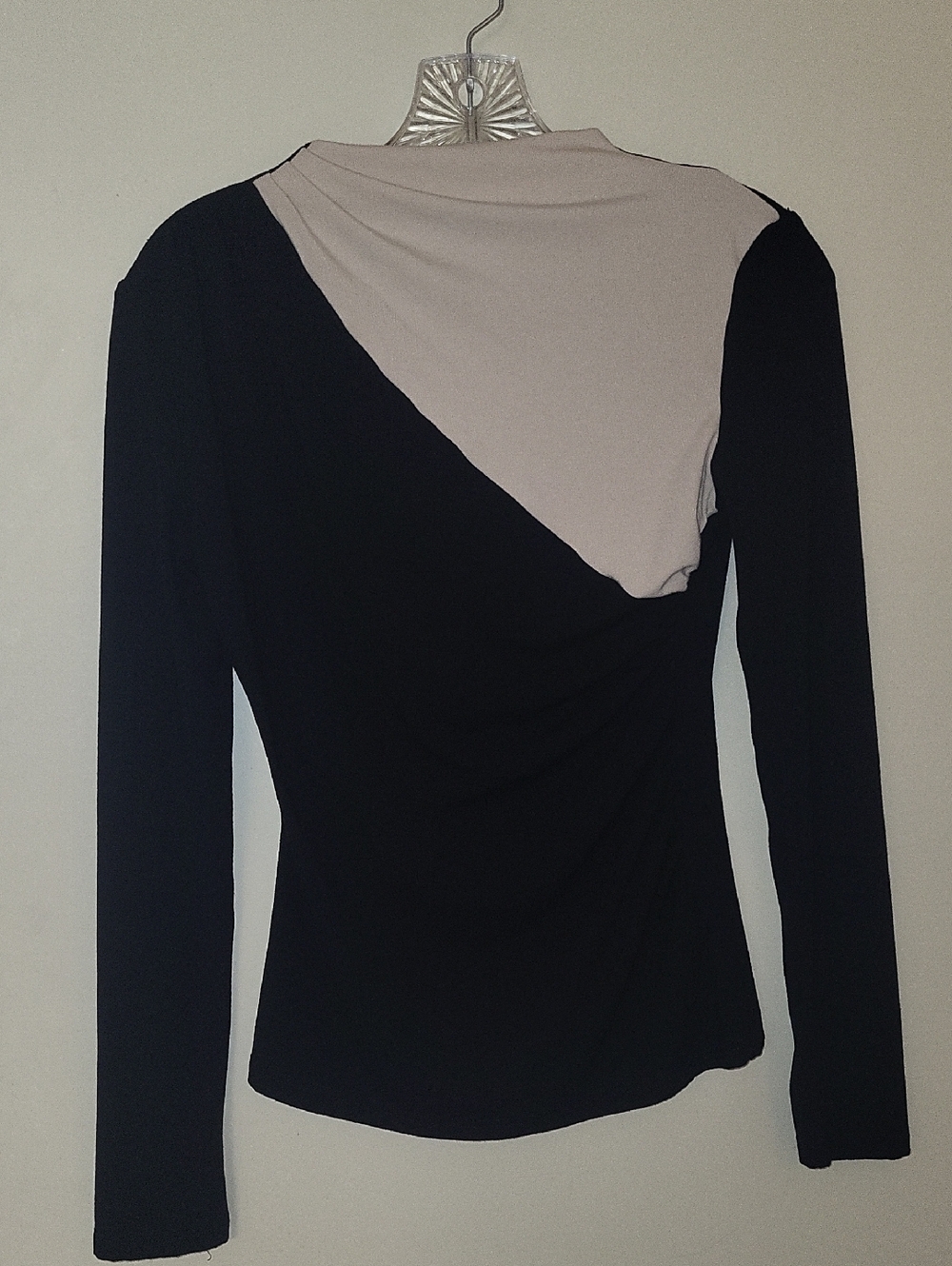 Commense Two-Tone Black and Cream Long-Sleeve Top